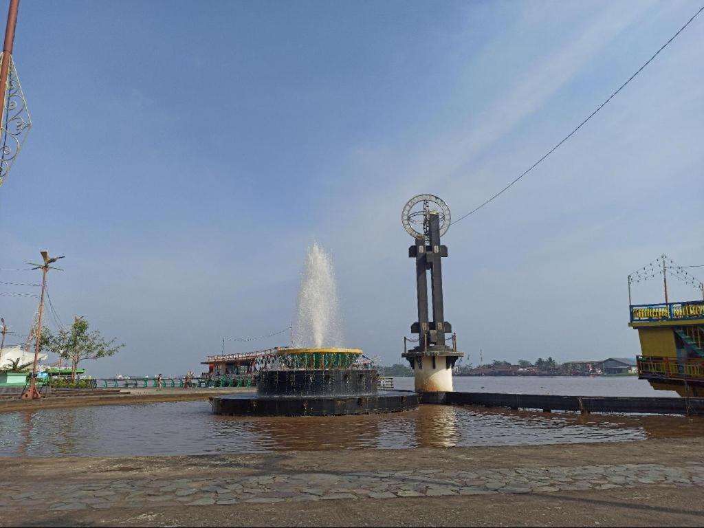 Borneo Hotel Pontianak Zewnętrze zdjęcie