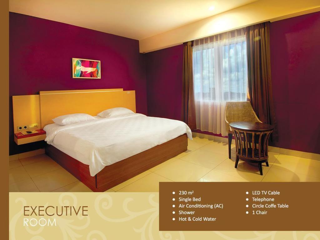 Borneo Hotel Pontianak Zewnętrze zdjęcie