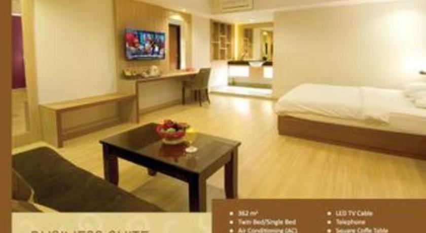 Borneo Hotel Pontianak Zewnętrze zdjęcie