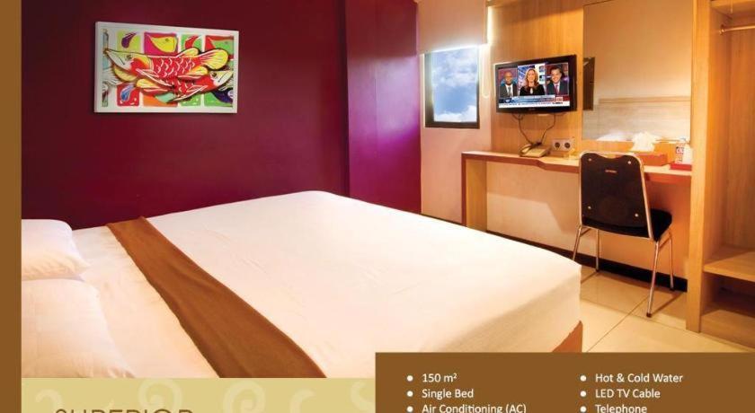Borneo Hotel Pontianak Zewnętrze zdjęcie