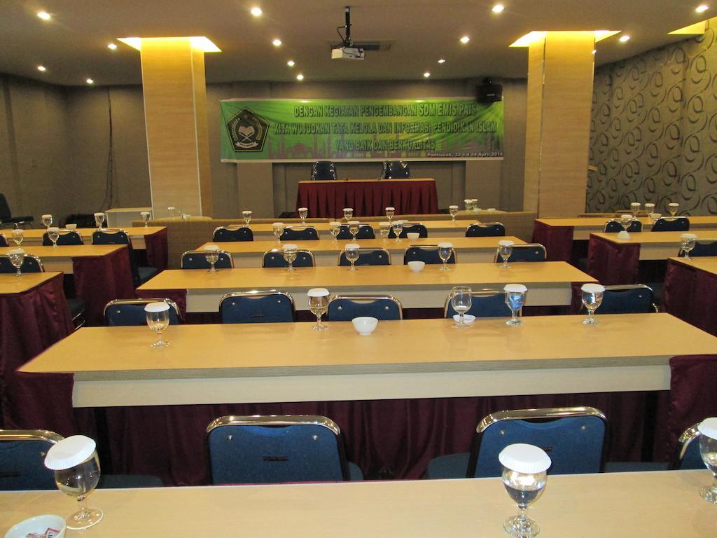 Borneo Hotel Pontianak Zewnętrze zdjęcie